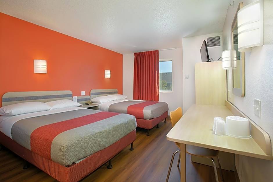 Motel 6-Brooklyn Center, MN - Minneapolis