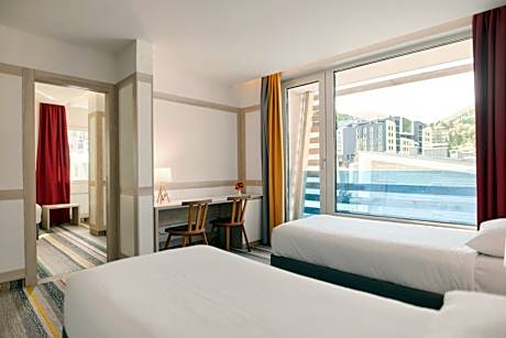 Deluxe Suite and Air-Conditioning