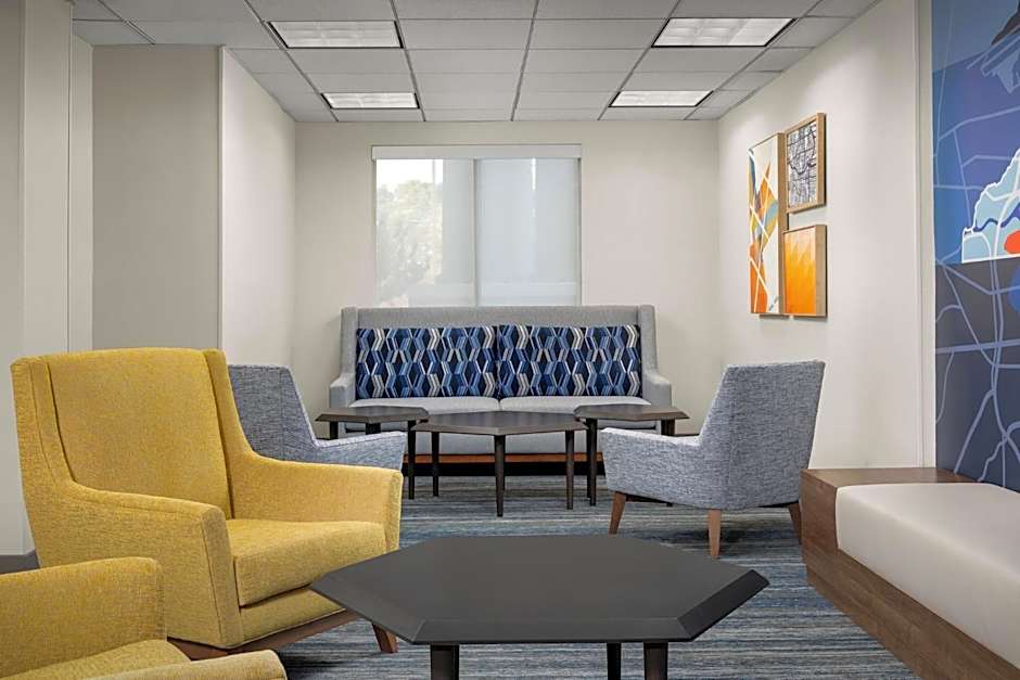 Holiday Inn Express Hotel & Suites Greensboro - Airport Area By IHG