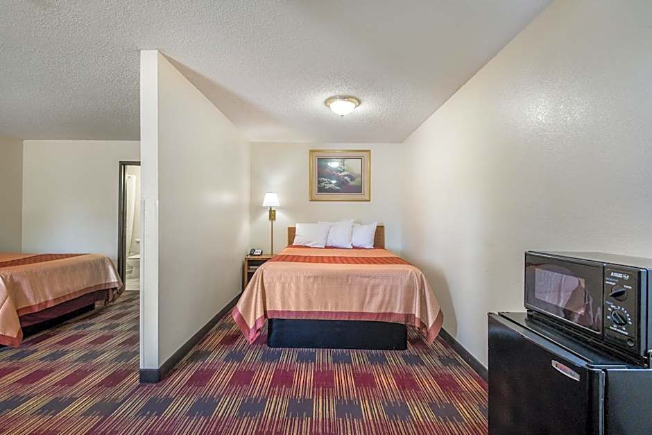 Americas Best Value Inn & Suites Harrisonville