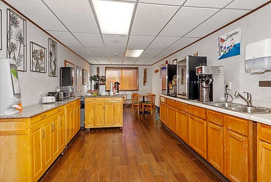 Super 8 by Wyndham Superior WI