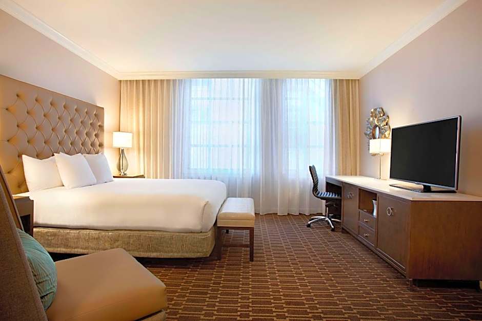 Hilton New Orleans/St. Charles Ave. French Quarter Area