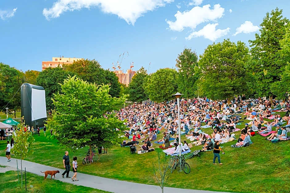 Multi-level Townhome Close to Christie Pits Park