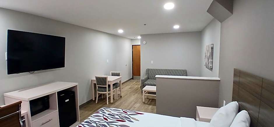Red Roof Inn & Suites Euless - DFW Airport Southwest