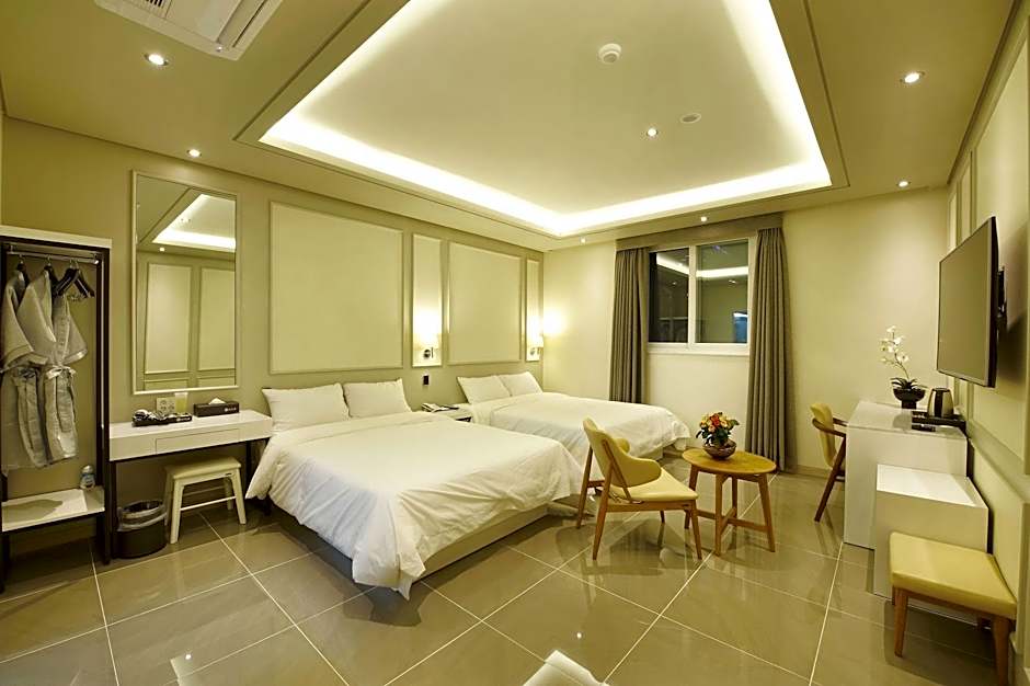Hotel B