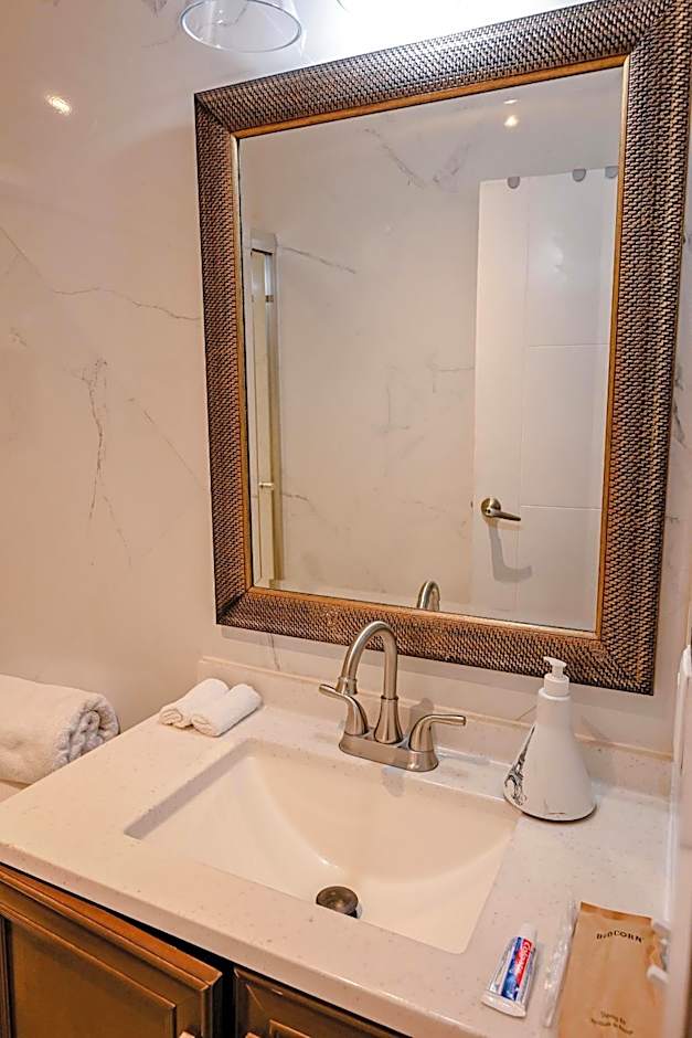 Tritons Place-Half Acre Oceanfront Paradise With Private Pool, Jacuzzi, Fire Pit, Beach Access