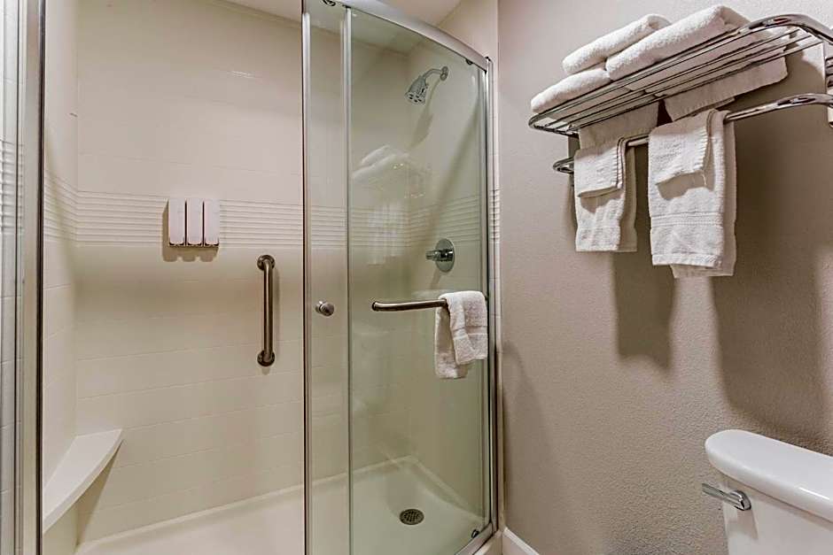 Orangewood Inn & Suites Kansas City Airport