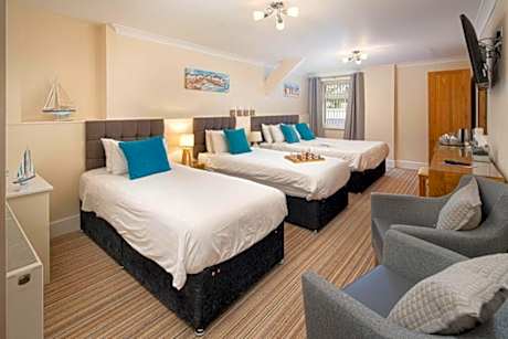 Family Room (2 Adults + 2 Children)