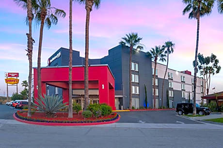 Best Western Plus Commerce Hotel