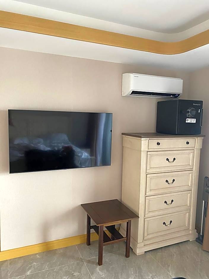 Comfortable 1 king bedroom, One Euphoria