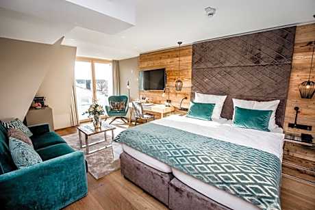 Deluxe Double Room with Lake View