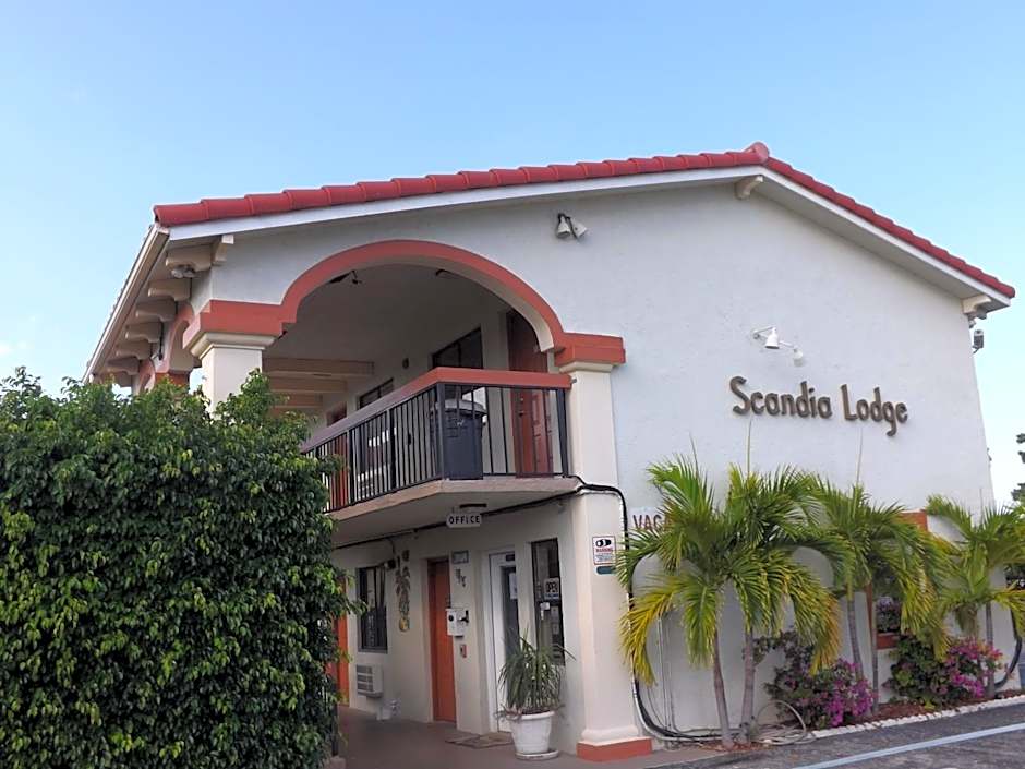 Lake Side Lodge