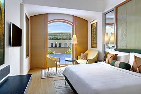 Executive Suite With Two Way Airport Transfers