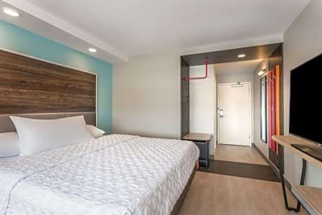 1 King Bed
