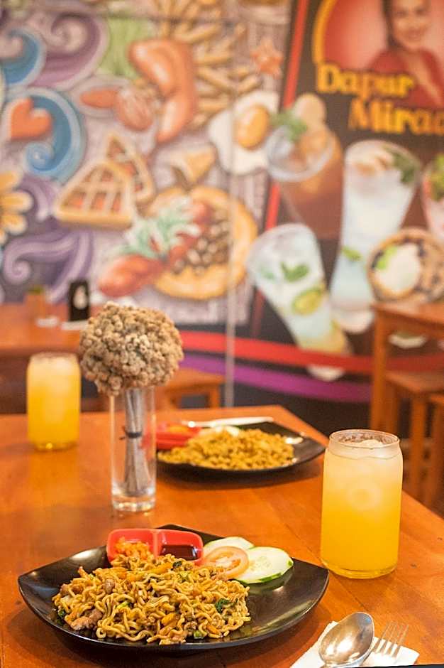 Miraa Guest House & Resto