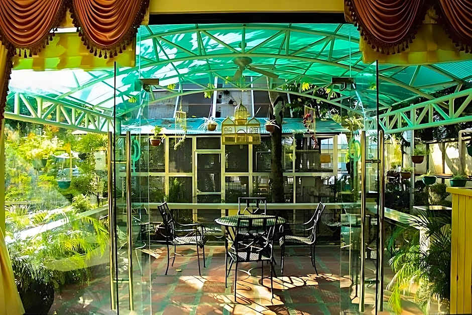 Luisita Central Park Hotel 