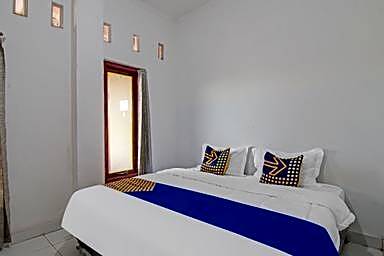 SPOT ON 92498 Fanni Homestay