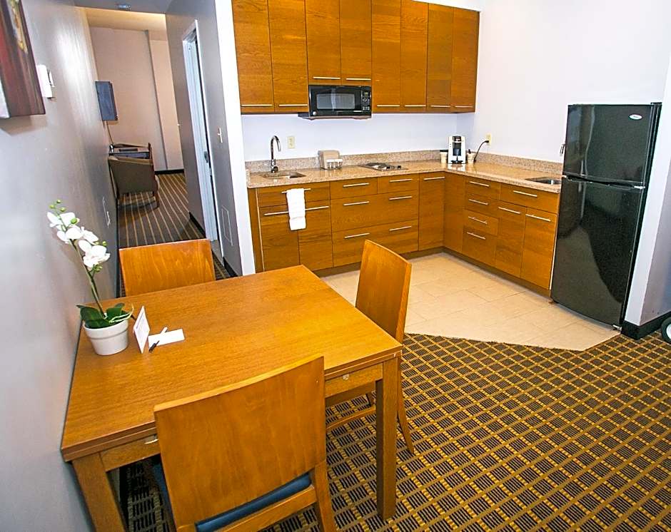 Pointe Plaza Hotel