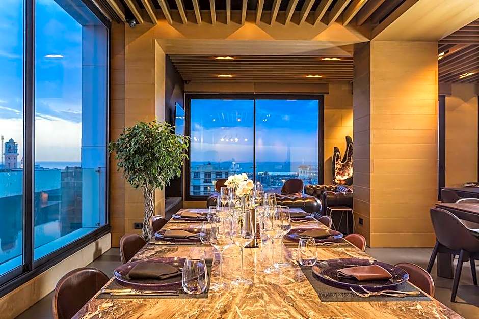 O Monot Luxury Boutique Hotel