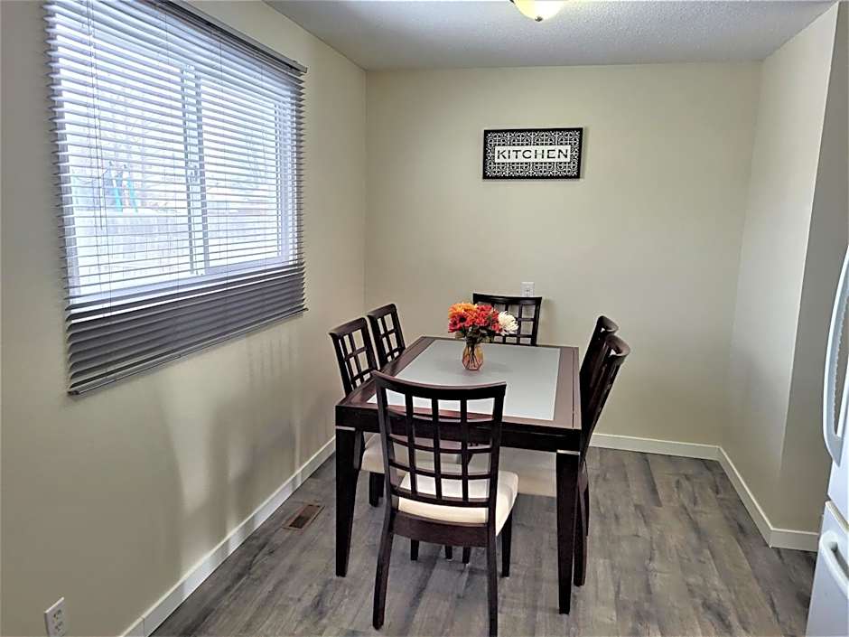 Cozy 4 bedroom townhouse - peaceful feel of home