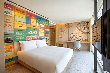 Standard King Room with City View