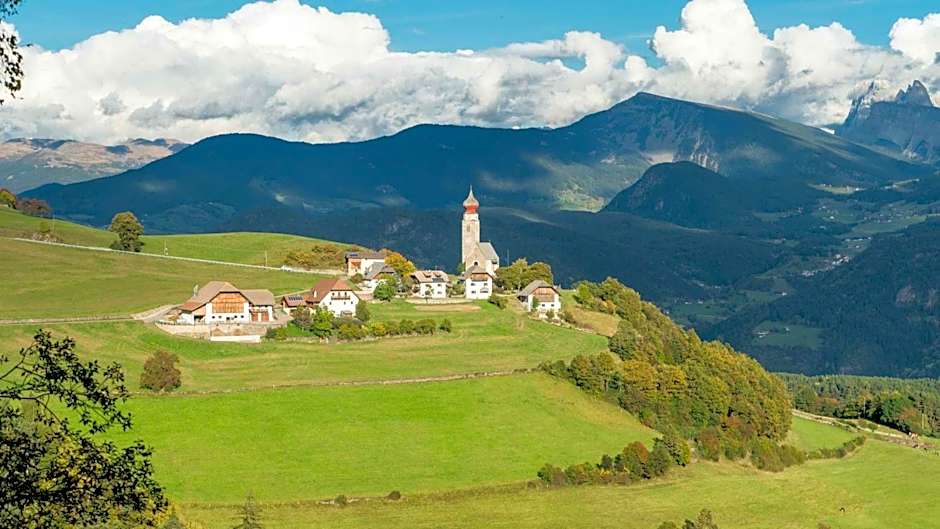 SAN PIETRO DOLOMITI Small Budget Hotel