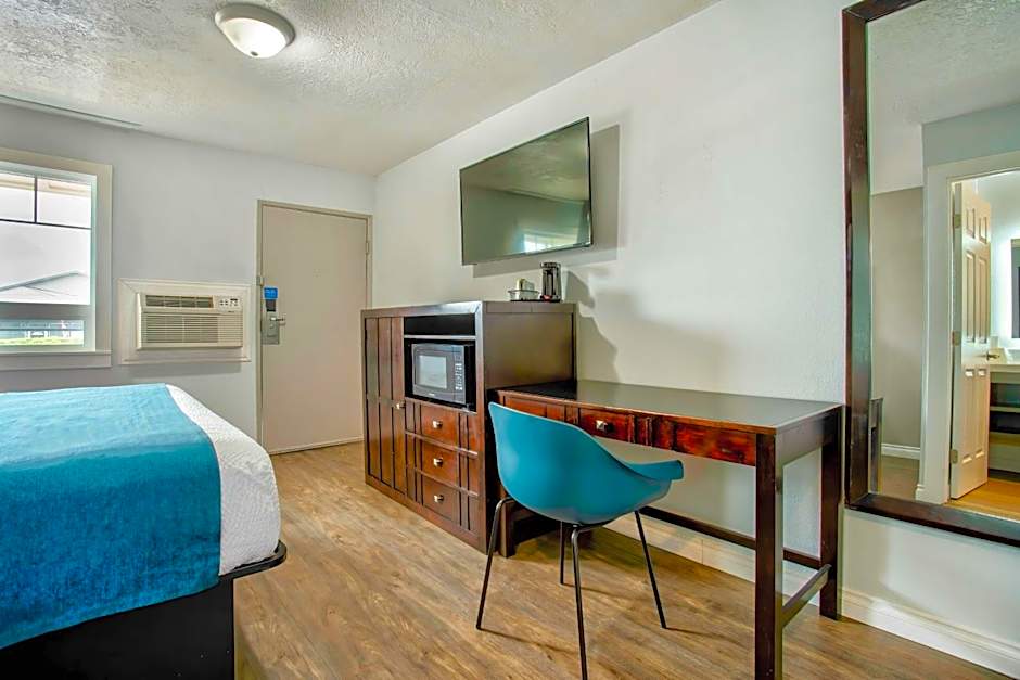 Studio 6 Suites - Albany, OR