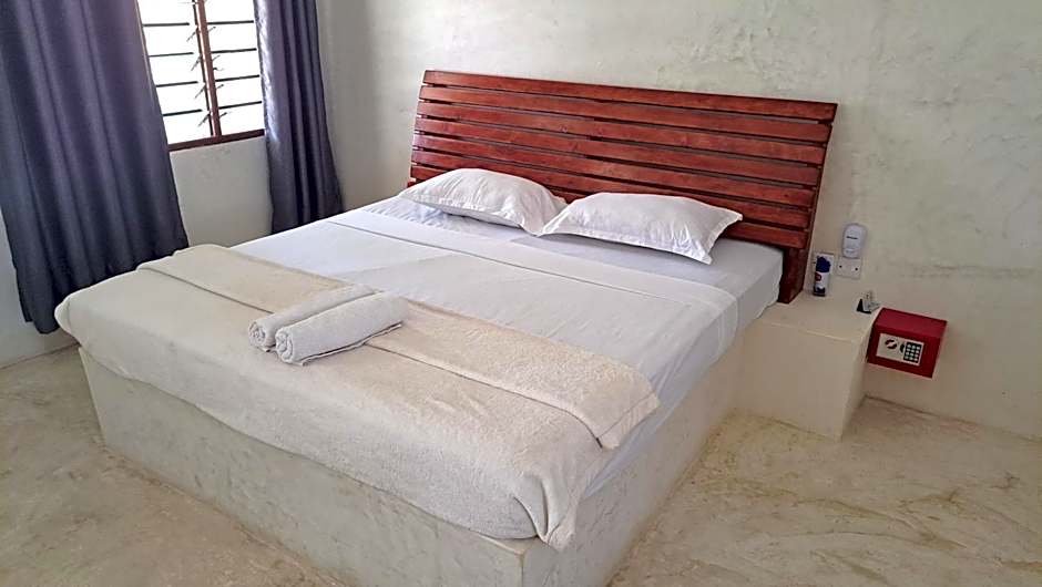 Kaleb's Beachfront Serviced Studio Apartments