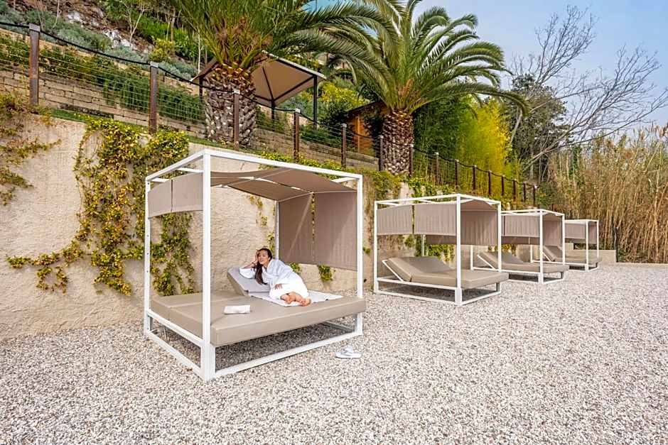 EALA My Lakeside Dream - Adults Friendly