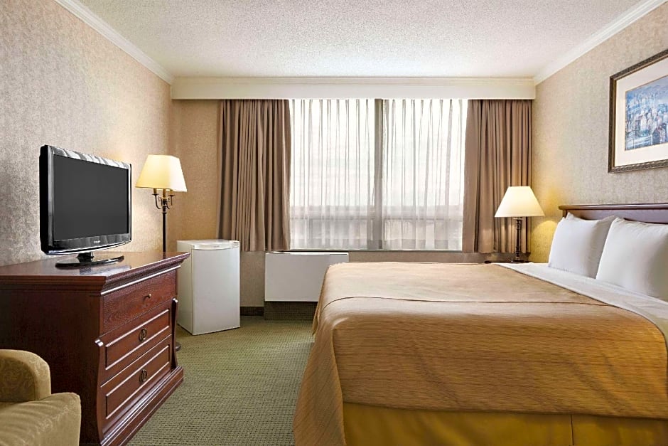 Days Inn by Wyndham Ottawa West
