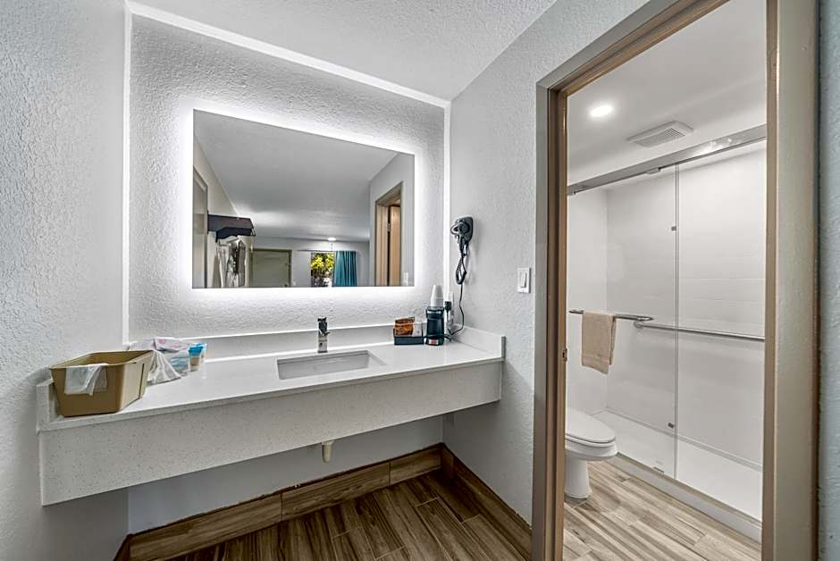 Executive Inn - Panama City Beach