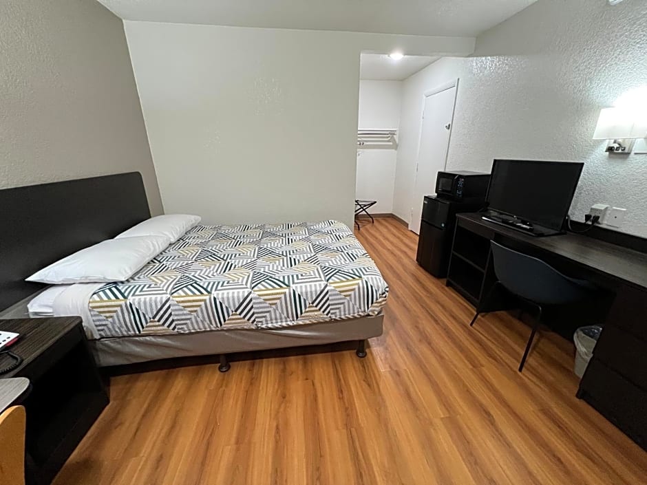Motel 6-Longview, TX