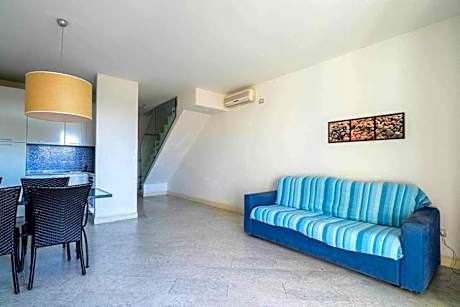 Three-room apartment with two balconies overlookin