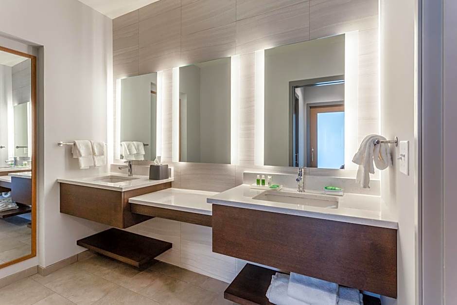 Holiday Inn & Suites Cedar Falls-Waterloo Event Ctr By IHG