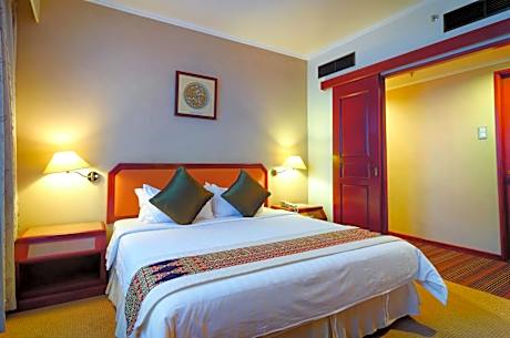 Suite with Steam Room