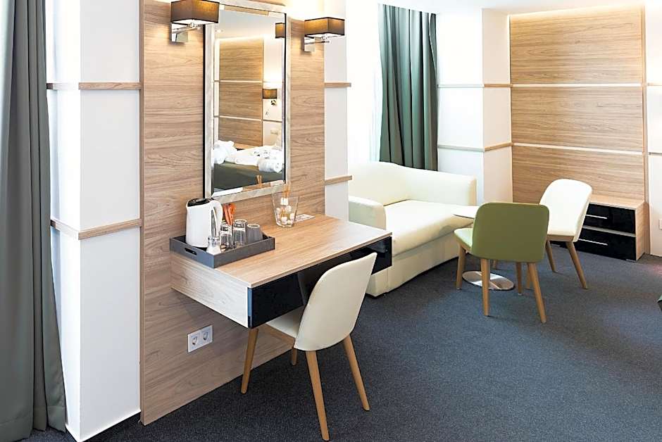 Hotel Zena Beauty & Shopping Center