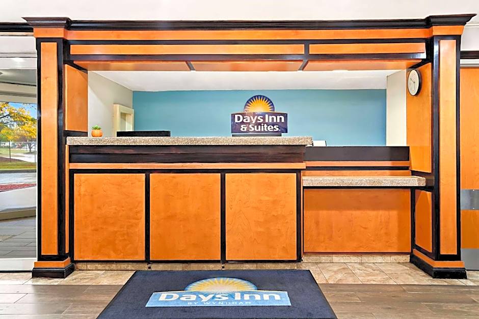 Days Inn & Suites by Wyndham Warren