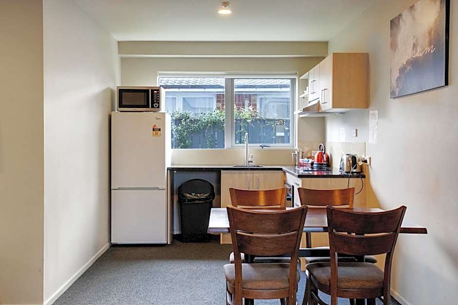 Ellerslie Palms Motel