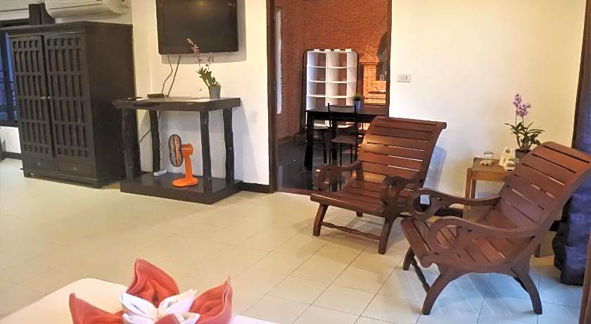 HI Karon Beach Hotel