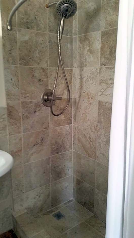 Captain Pips at Knights Key Inn