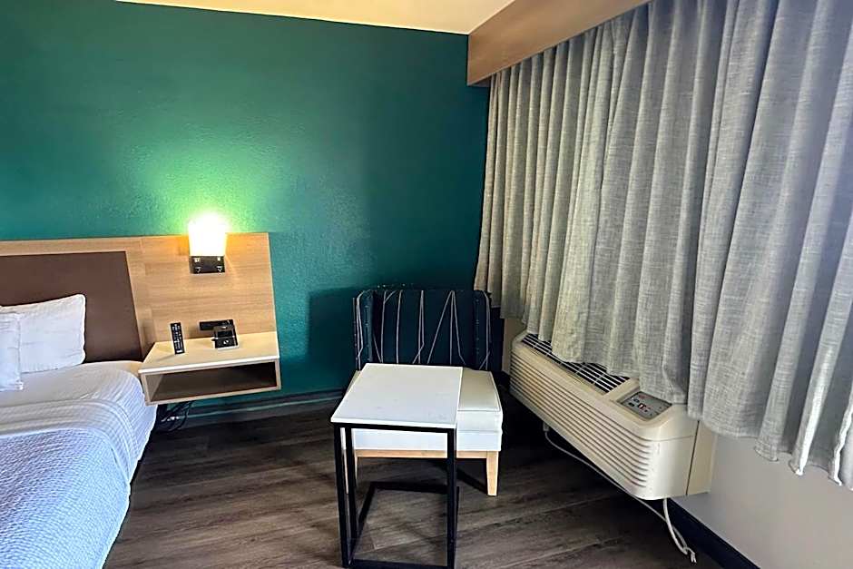 La Quinta Inn & Suites by Wyndham Albuquerque Airport