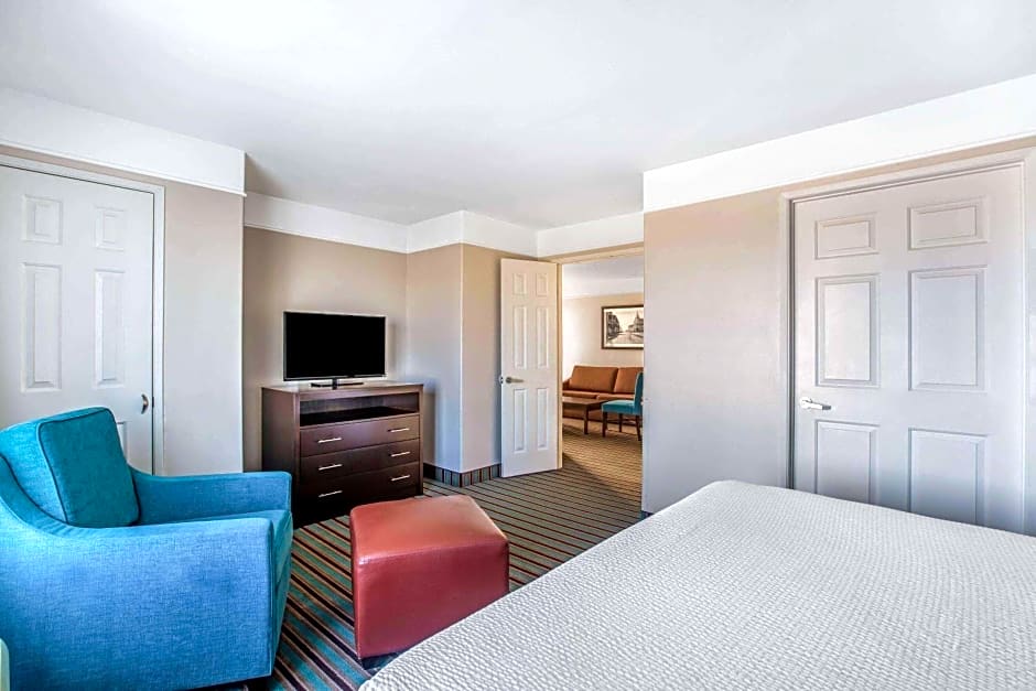 La Quinta Inn & Suites by Wyndham Bakersfield North