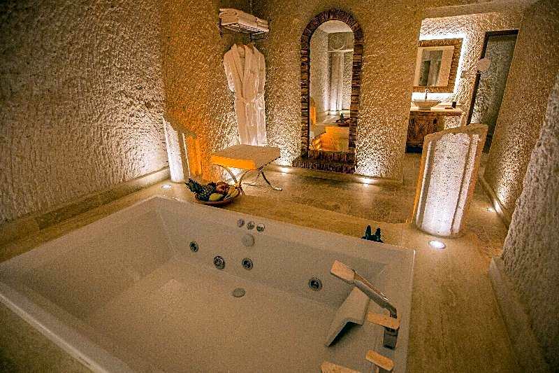 Nino Cave Suite