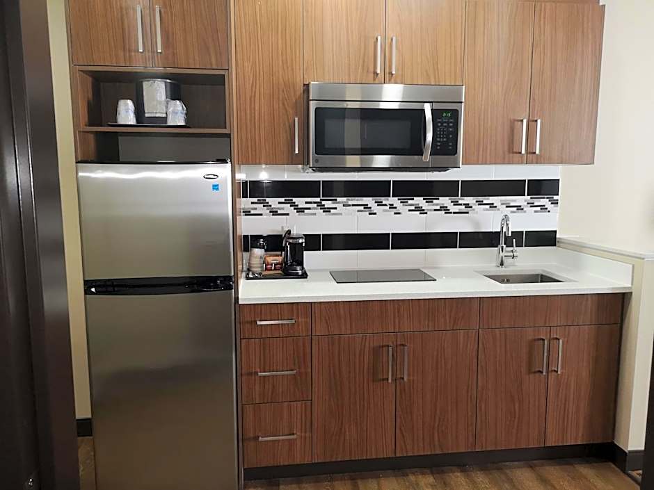 Best Western Plus Hinton Inn & Suites