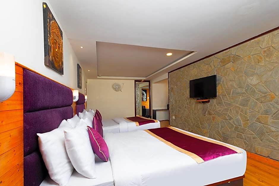 Sumitel Hotel 500 meters from Mall Road