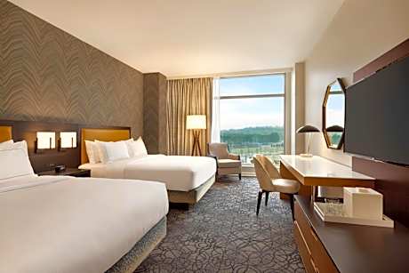 Queen Room with Two Queen Beds - Hearing Access