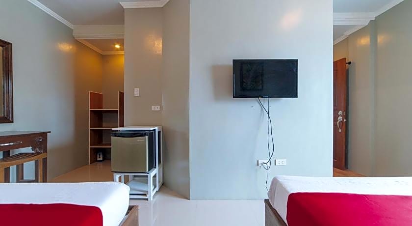 RedDoorz @ Old Buswang Road