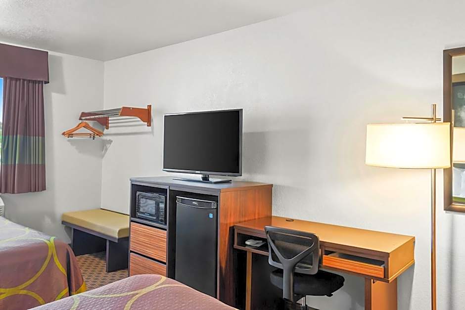 Super 8 by Wyndham Santa Rosa