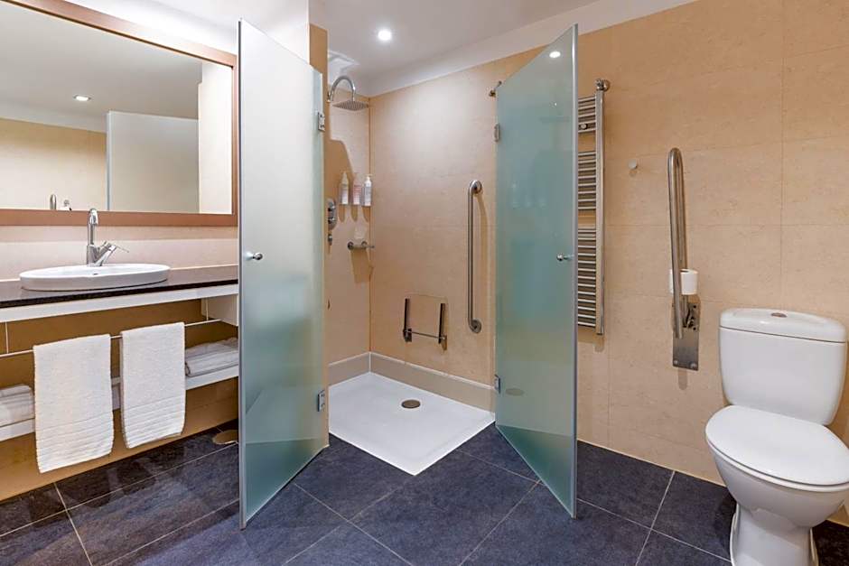 Le Meridien Ra Beach Hotel & Spa