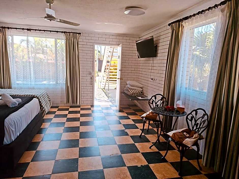 The Queenslander Motel
